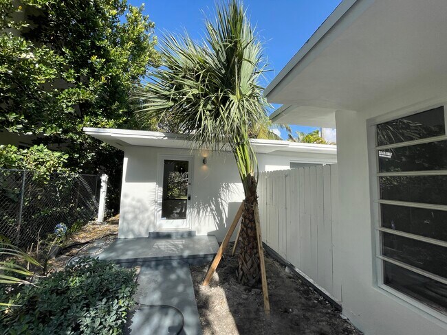 Building Photo - 3114 SW 1st Ave