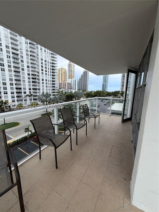 Foto del edificio - 230 174th St