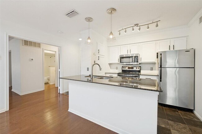 Foto del edificio - 8888 Tallwood Dr