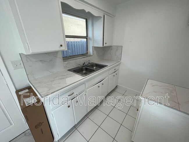 Foto del edificio - 1041 NW 7th Terrace