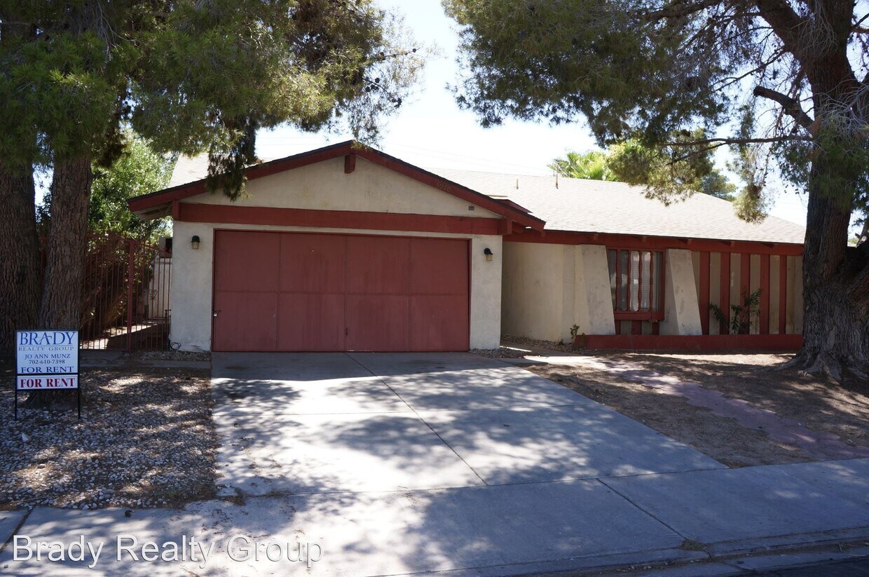 Primary Photo - 5 br, 2 bath House - 3070 Carnelian St.