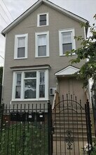 Building Photo - 2416 N Maplewood Ave