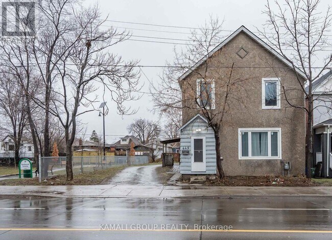 Photo du bâtiment - 449 Kenilworth Ave N