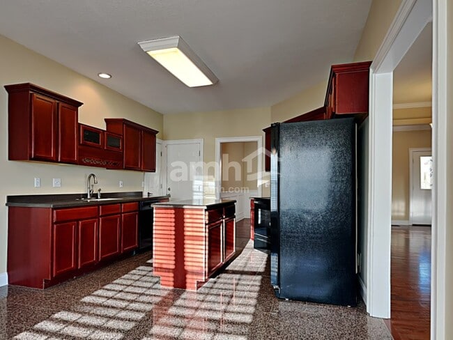Building Photo - 334 Royal Oaks Dr