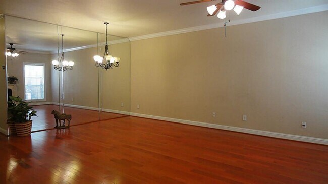 Building Photo - 17465 Red Oak Dr