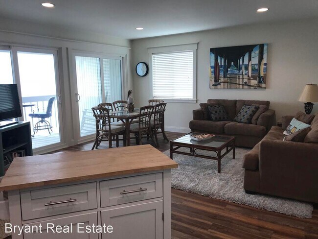 Building Photo - 2 br, 2 bath House - 705 Carolina Beach Av...