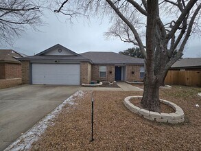 Building Photo - 1820 Fleetwood Dr