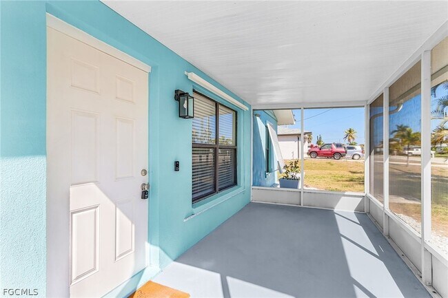 Foto del edificio - 2371 Baybreeze St