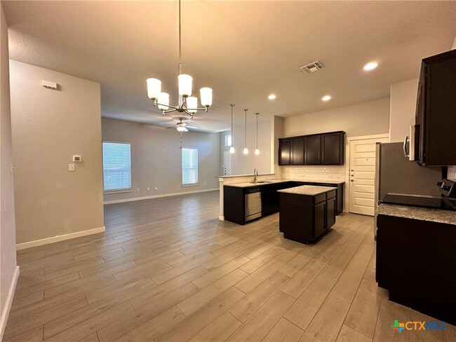 Building Photo - 2227 Avery Village