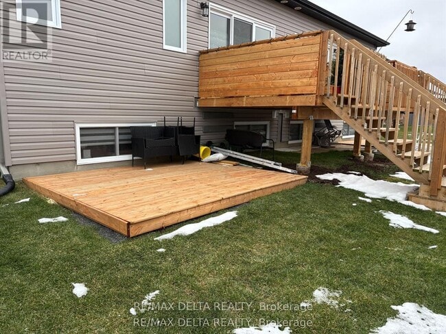 Building Photo - 928 Chablis Cres