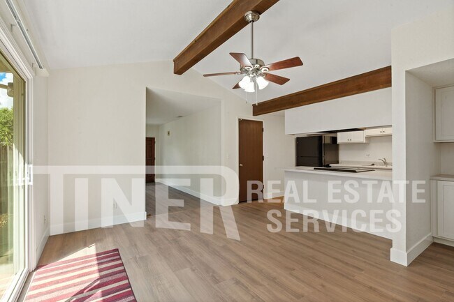 Foto del edificio - 9140 Nasreen Dr