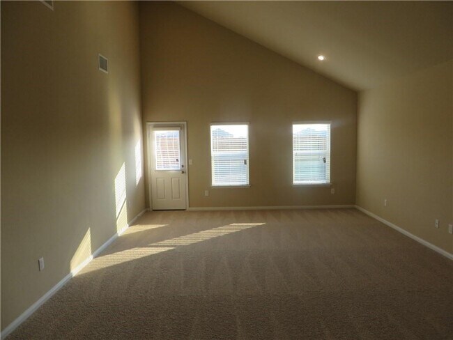 Building Photo - 220 Voss