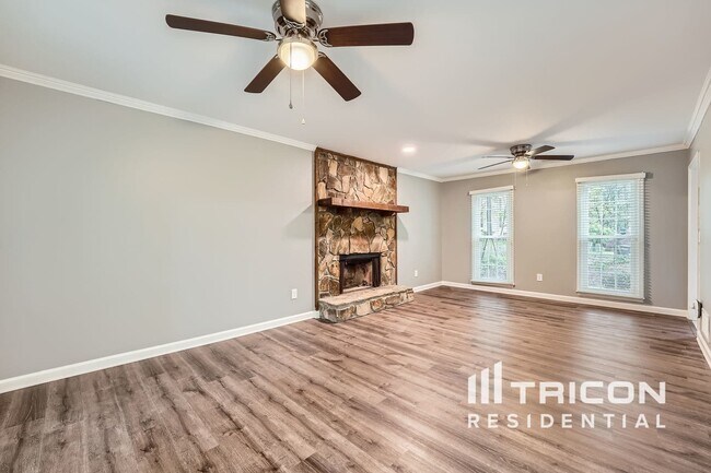 Building Photo - 267 Sharney Ln NE