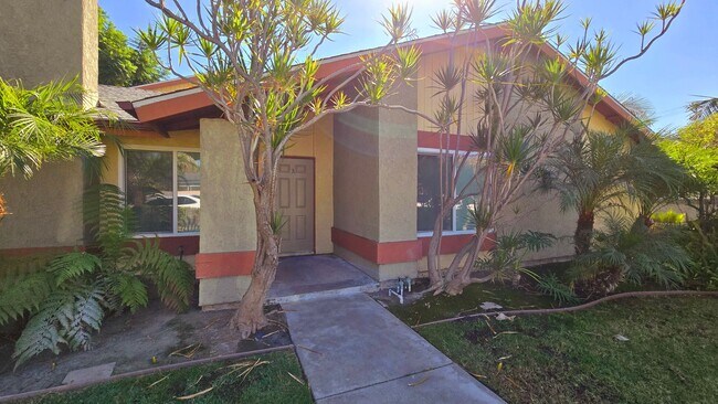 Building Photo - Orangethorpe