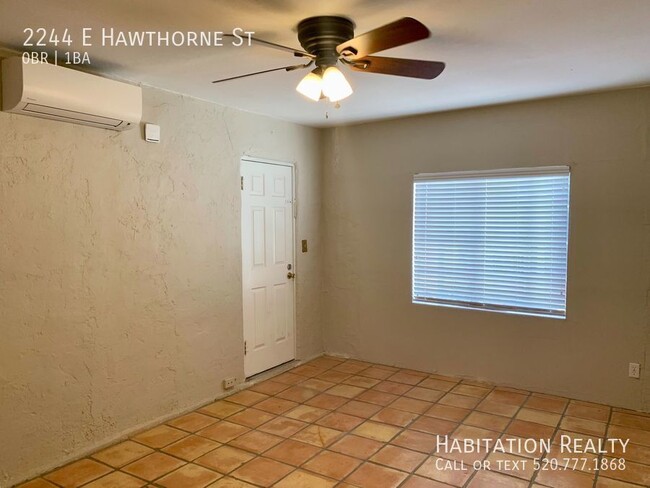 Building Photo - Charming Efficiency Studio in Sam Hughes!