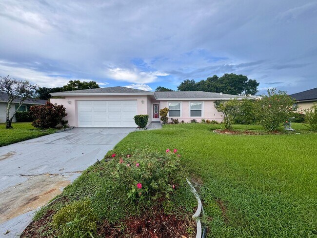3 Bedroom Single Family Home in Winter Park! - 3 Bedroom Single Family Home in Winter Park!