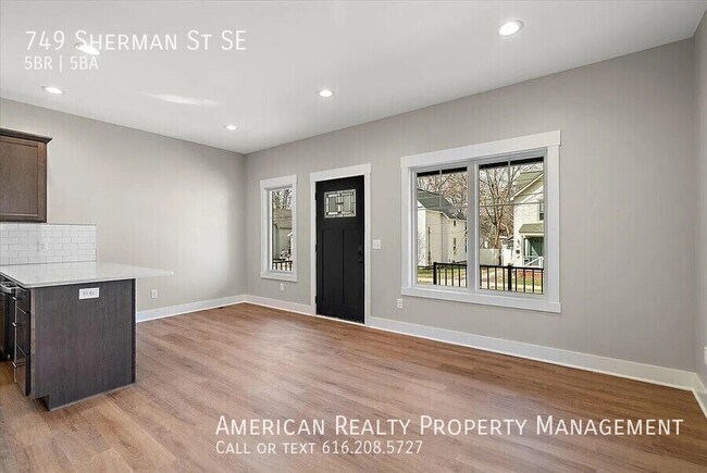 Foto del edificio - 749 Sherman St SE