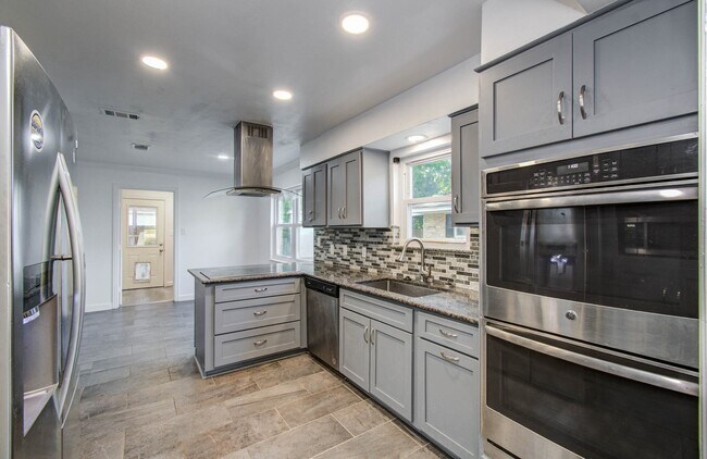 Building Photo - 674 Ravensworth Dr