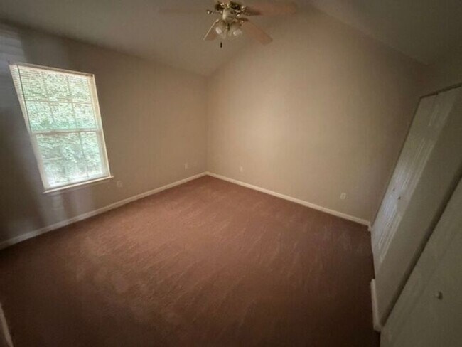 Foto del edificio - Beautiful and spacious! Ready for move in!