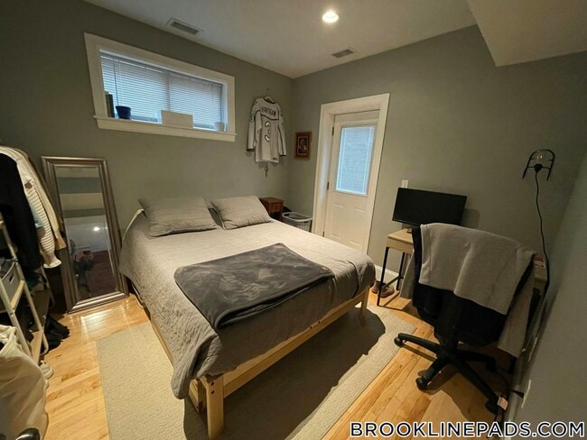 Building Photo - 1203 Beacon St