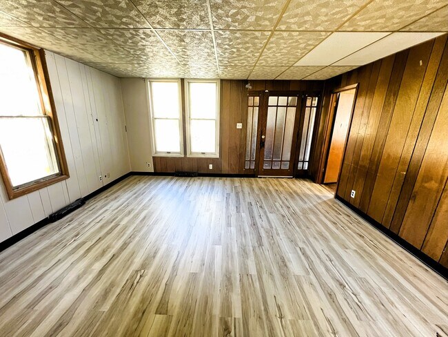 Foto del edificio - 123 W Waupansie St