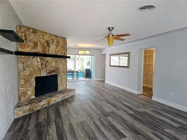 Building Photo - 10136 Paradise Blvd