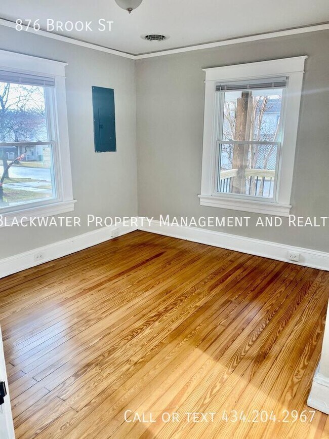 Building Photo - Fully Renovated 2 Bedroom Home!