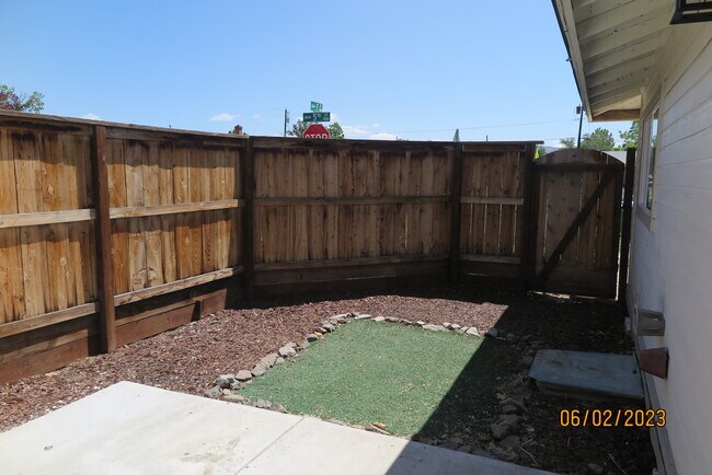 Building Photo - 585 5th St