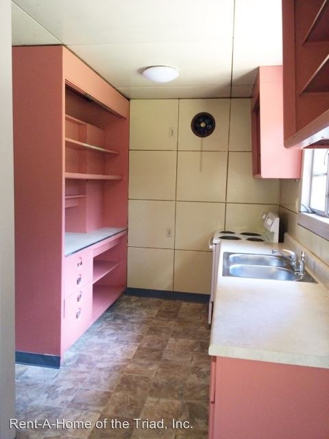 Building Photo - 2302 Lawndale Dr