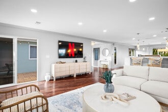 Building Photo - 5870 Cactus Way