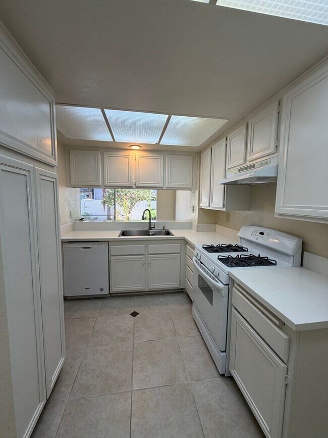 Building Photo - 1302 Gina Dr