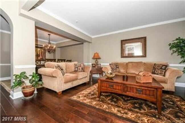 Building Photo - Remarkable Townhouse in Wormans Mill