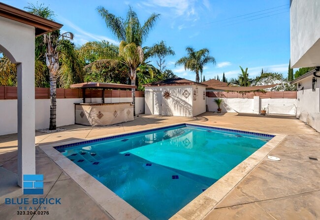 Foto del edificio - 5843 Vanalden Ave