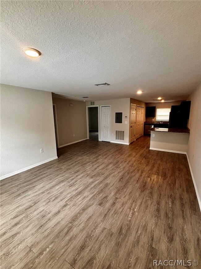 Building Photo - 9437 N Travis Dr