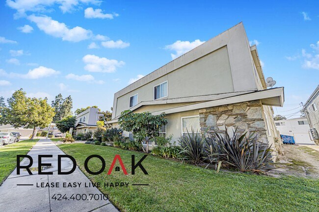 Building Photo - 2065 Rodney Dr