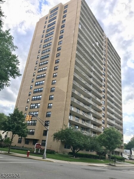 Primary Photo - 285 Aycrigg Ave