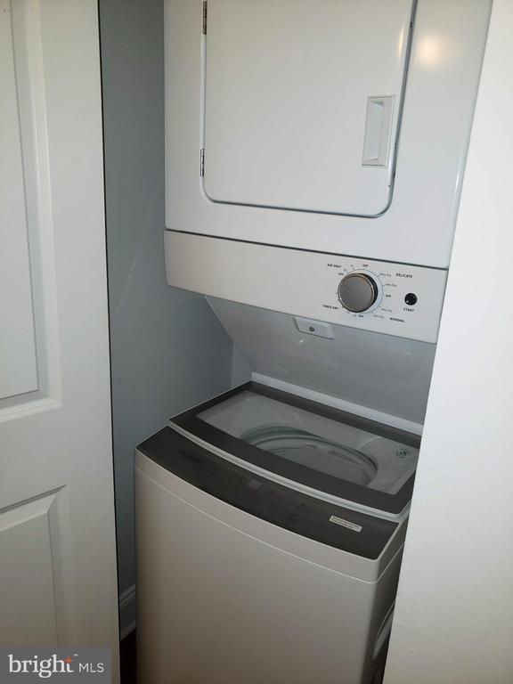 Building Photo - 12 Reliance Ct