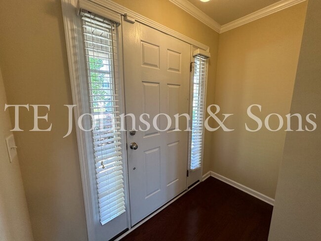 Building Photo - Spacious 4 Bedroom Home with Fenced Yard & Two Car Garage in Clemmons