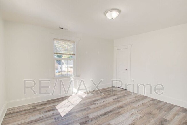 Building Photo - 1135 Jackson Avenue