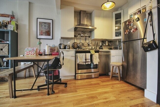 Building Photo - 92 Howard Ave