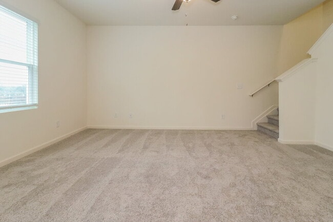 Building Photo - 445 Knightsbridge Ln