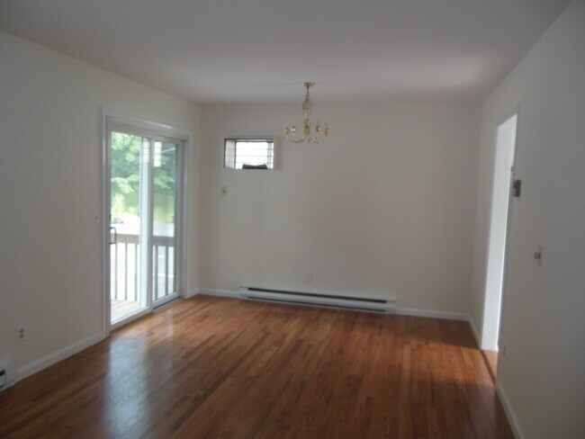 Building Photo - 18 Maple Ave
