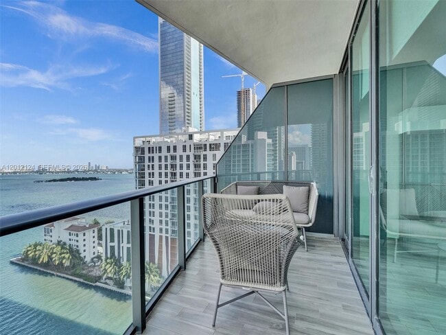 Foto del edificio - 460 NE 28th St