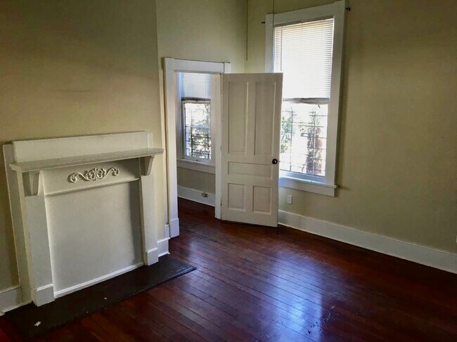 Building Photo - 415 E PARK AVE