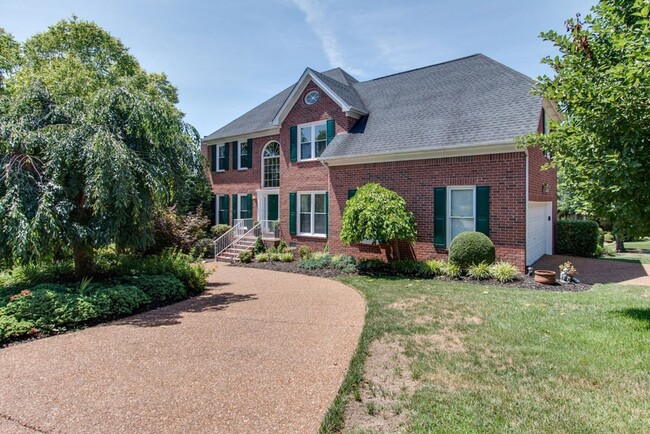 Building Photo - Spacious 4 Bed, 3 Bath Home in Convenientl...