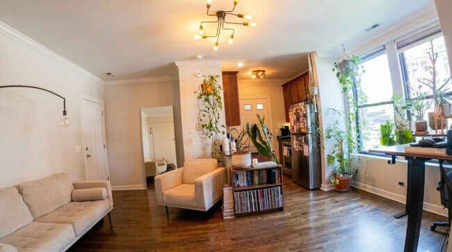 Foto del edificio - 743 W Cornelia Ave
