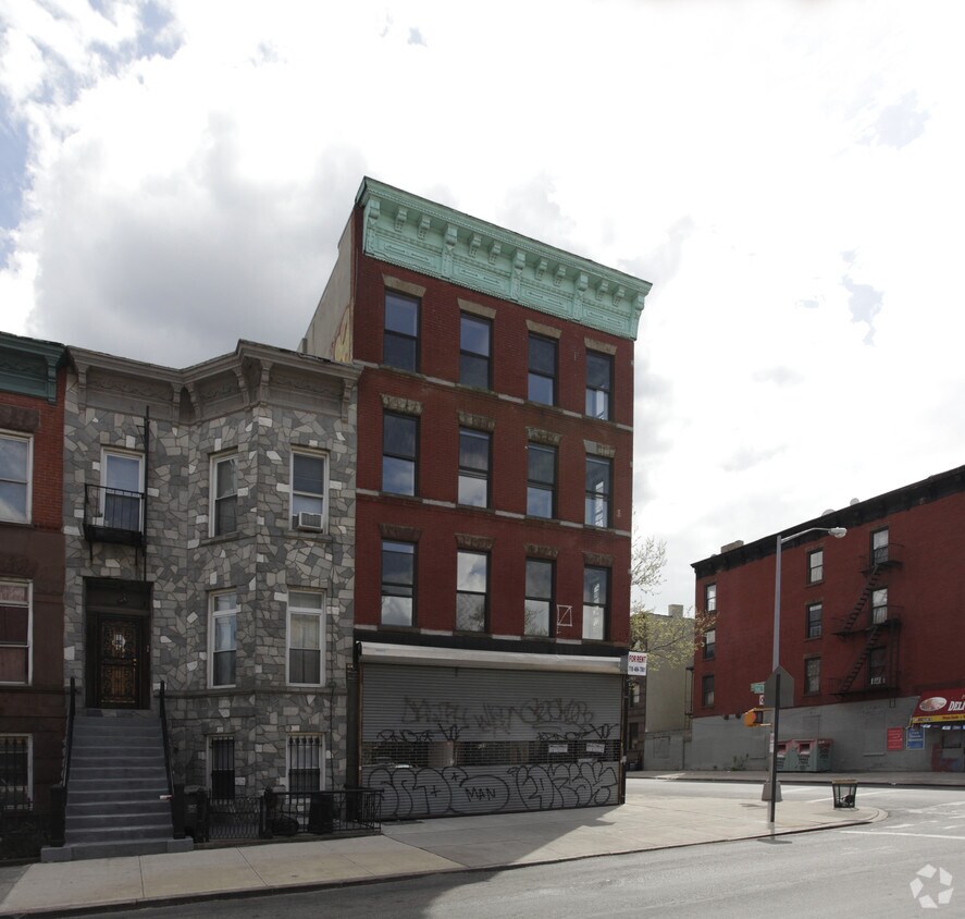 Foto del edificio - 688 Halsey St
