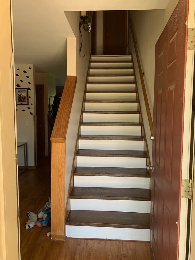 Entry - 6608 Radford Dr