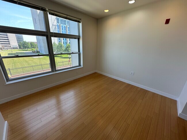 Foto del edificio - 587 Albany St