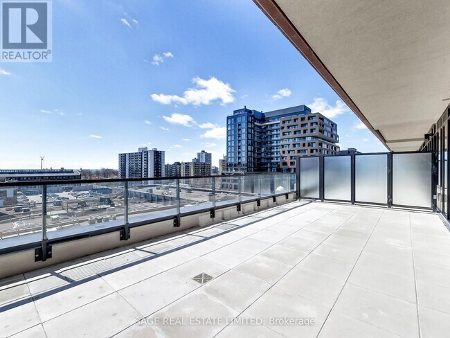 Building Photo - 285-285 Dufferin St